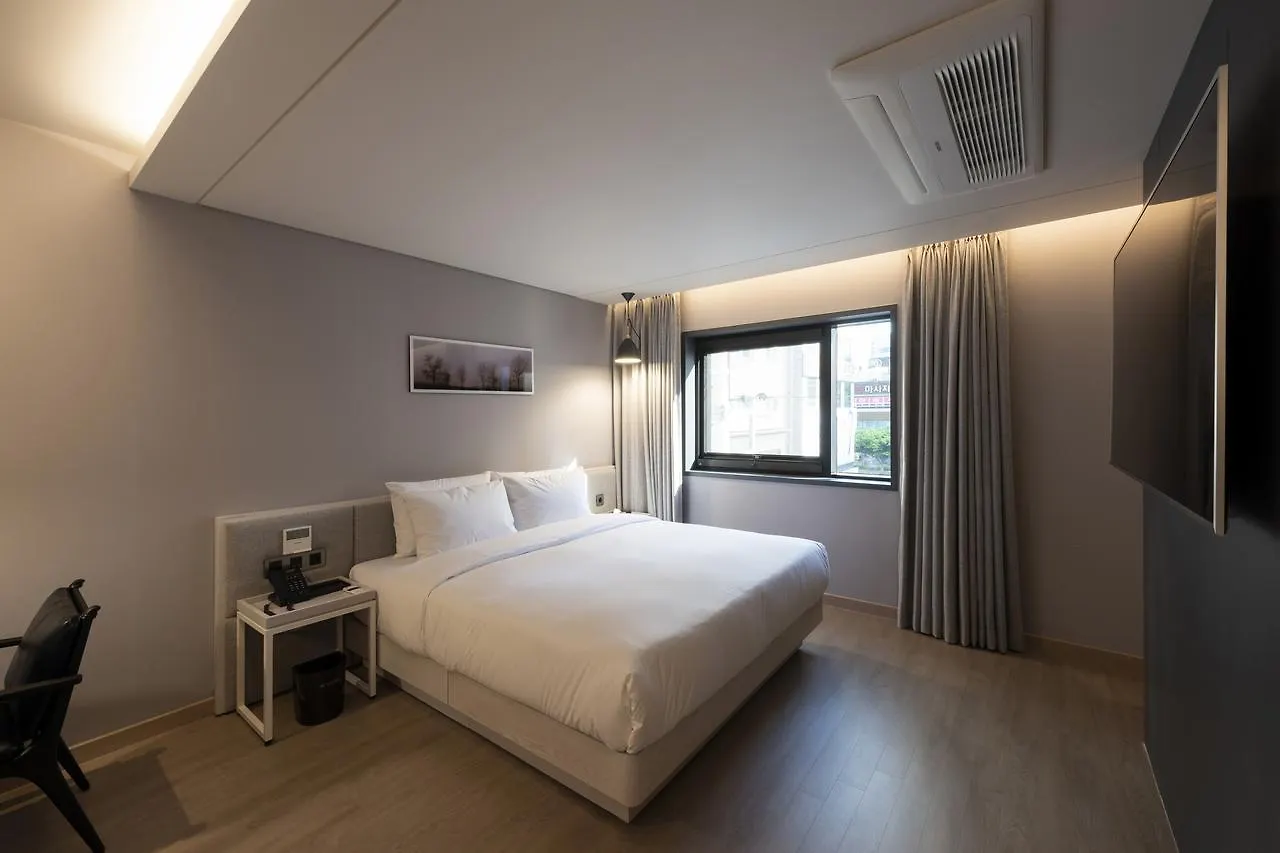 Hound Hotel Yeonsan Busan
