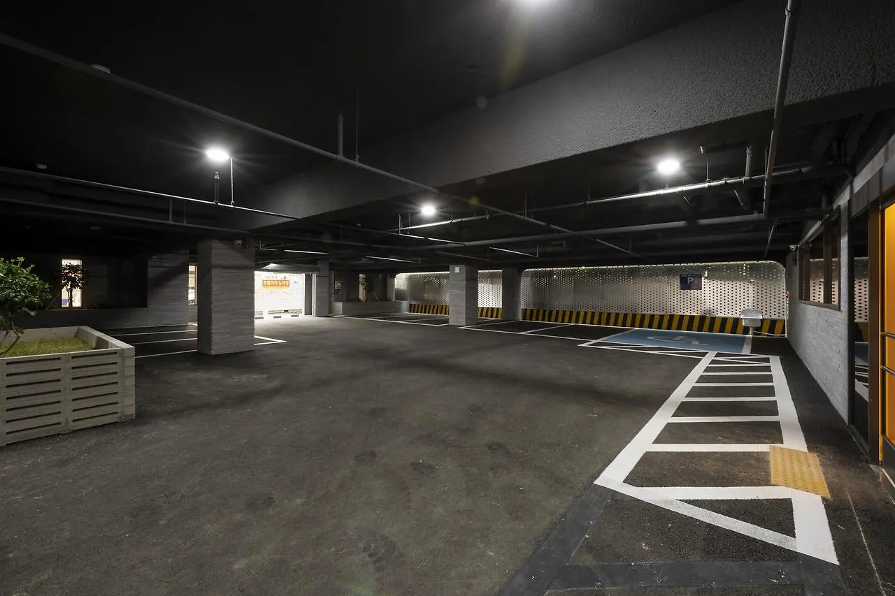 Hound Hotel Yeonsan Busan