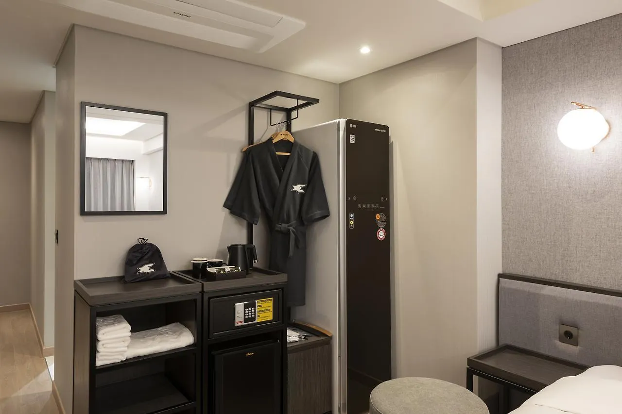 Hound Hotel Yeonsan Busan