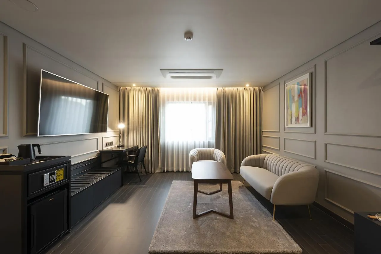 Hound Hotel Yeonsan Busan