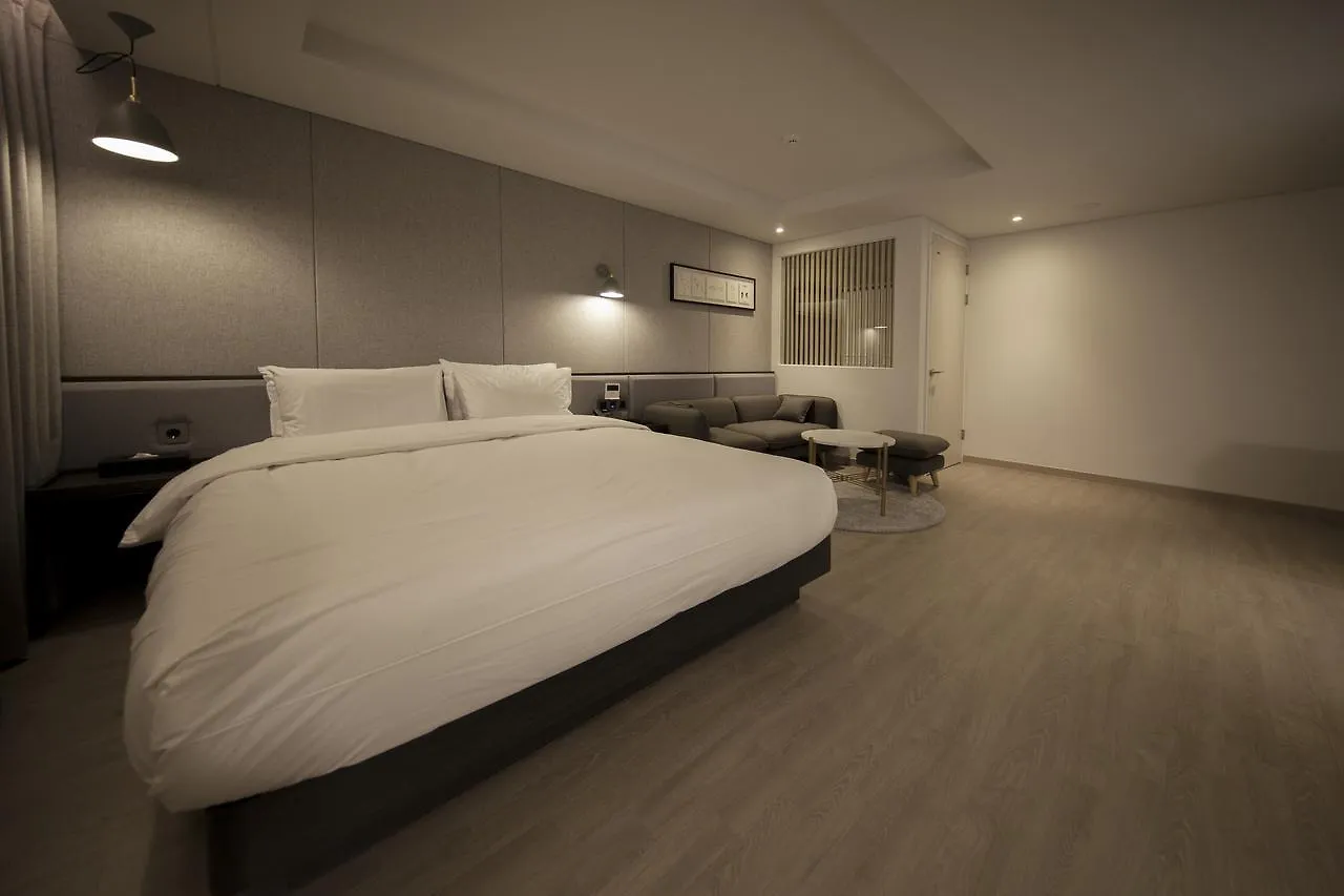 Hound Hotel Yeonsan Busan 3*,