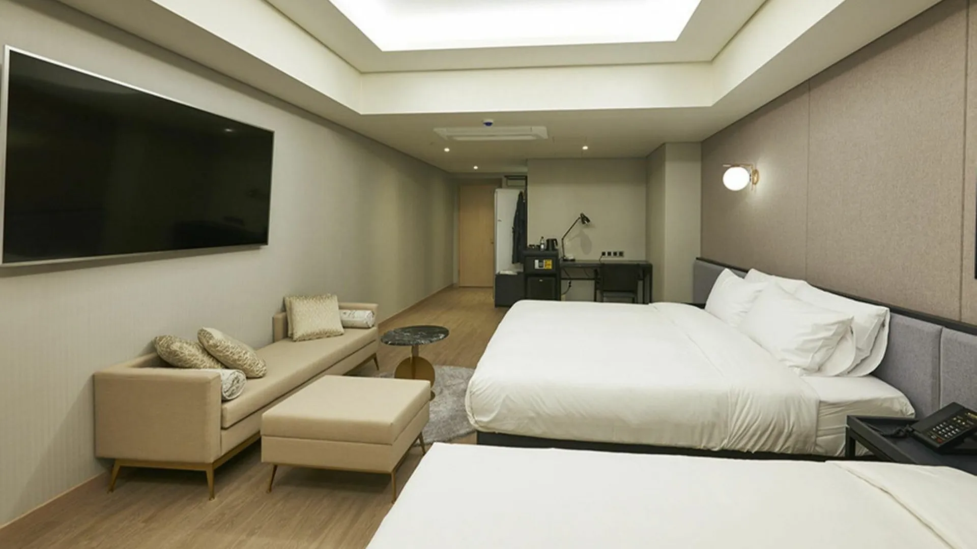 Hound Hotel Yeonsan Busan