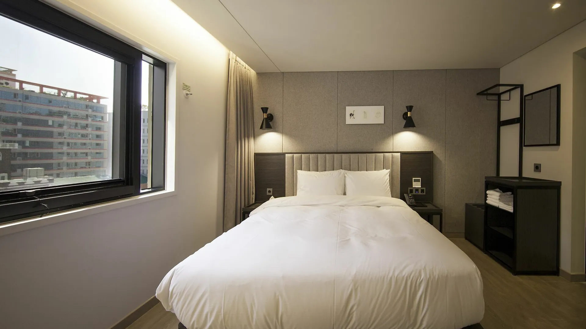 Hound Hotel Yeonsan Busan